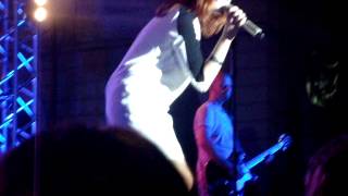 Annalisa quotMi sei scoppiato dentro il cuorequot live  Casalbordino CH 290712 [upl. by Nylidnarb738]