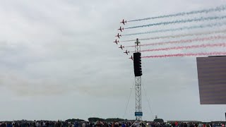 Spektakel bij Luchtmachtdagen in Leeuwarden [upl. by Waldner143]