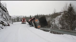 LKW stürzt 60 Meter tief Fahrer überlebt [upl. by Aratihc]