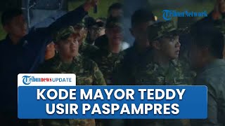 Mayor Teddy Usir Paspampres Berbadan Tegap yang Payungi Presiden Prabowo di Parade Senja Akmil [upl. by Eatnohs]