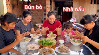 Lần đầu Mai nấu Bún Bò  bối Bối khen ngon [upl. by Bobker]