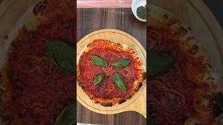 La pizza pronta 🍕🇮🇹Red pesto gauda cheese amp Red peppers pizza pizzalover food italianpizza [upl. by Akcinehs]