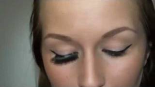 BASICS Tutorial Unechte Wimpern ankleben [upl. by Ettenim]