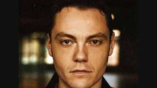 Tiziano Ferro  A Mi Edad [upl. by Rahel266]