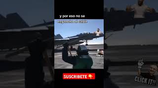 Si aterriza el avión en un portaaviones y no engancha el cable que pasa😱😱 [upl. by Nodearb]