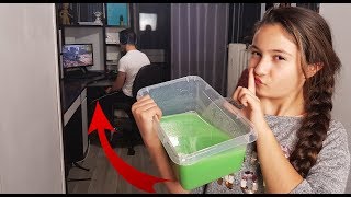 PRANK JE VERSE DU SLIME SUR MON FRÈRE [upl. by Kcirrag]