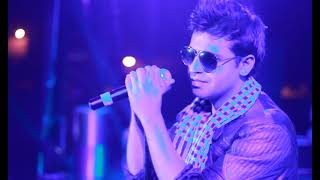 Halka Halka Suroor Farhan Saeed Live [upl. by Hayton]