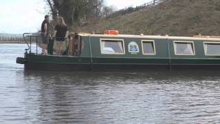 Canal holiday tips How to turn a narrowboat 2 [upl. by Hendricks]