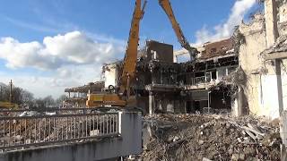 Abrissbagger im Einsatz Abriss vom Einkaufszentrum Dorsten mit Bagger und Abrissbirne [upl. by Butterfield]