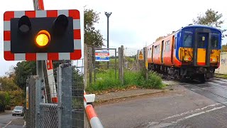 Wokingham Easthampstead Road Level Crossing Berkshire [upl. by Hart]