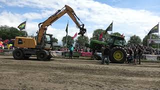 trekkertrek eext 07072024 het afslepen van de john deere [upl. by Llemhar]