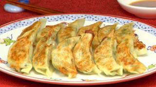 How to Make Yaki Gyoza Fried Dumpling Recipe  Cooking with Dog [upl. by Kenton]