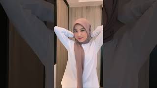 TUTORIAL HIJAB SEGI EMPAT SIMPEL UNTUK KULIAH shorts [upl. by Tevis399]