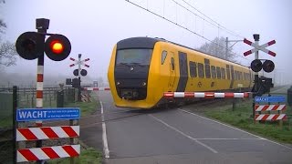 Spoorwegovergang Laag Zuthem  Dutch railroad crossing [upl. by Learrsi178]