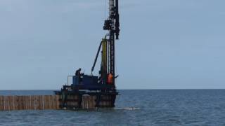 Kafar ostrogi falochron Niechorze 2016 Morze Bałtyckie Pile driver maschine at Baltic sea [upl. by Kaltman]