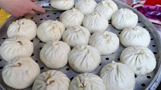 Juicy Pork Baozi in Chengdu Mindblowing 包子 [upl. by Gowrie]