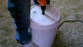 Human Powered quotWashing Machinequot DIY  The quot5 gallon bucketquot clothes washer [upl. by Leynwad]