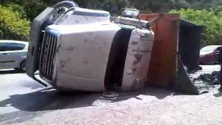 Accidente en la autopista Caracas Guarenas [upl. by Sirromal]