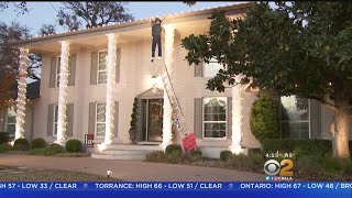 Caught On Video Passersby Believes Griswolds Christmas Display Is Real [upl. by Malonis673]