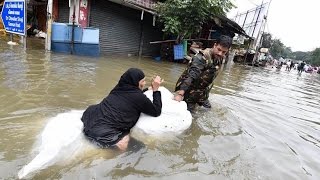 \Heavy Rains In Mumbai Western Local June 2013 awaaz express [upl. by Giffer]