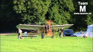 Mikael Carlson flies the rebuilt Blériot XI owned by the Technical Museum in Stockholm [upl. by Cecilia]