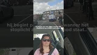 Bestuurder let niet op Gevaar op de weg🚦 rijbewijs rijles rijschool [upl. by Enelahs]