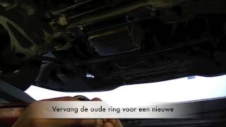 Oliewissel  Mercedes C200 automaat W202 [upl. by Cirdet645]