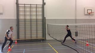 Gymles Badminton 3 pilonnen aantikken [upl. by Ackler]