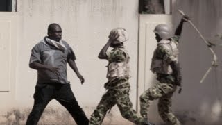 Lassina Sawadogo Lhomme qui affronta larmée à mains nues [upl. by Ramiah]