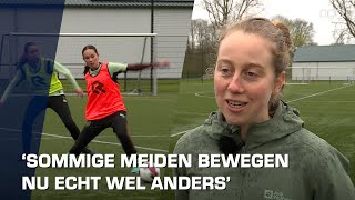 Speciaal pak tegen knieblessures bij voetballende meiden [upl. by Kain]