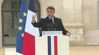 Ecriture inclusive Macron appelle à quotne pas céder aux airs du tempsquot  AFP Extrait [upl. by Aivilo369]