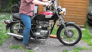 How to start a Triumph Bonneville  Tiger 750 T140 or TR7V [upl. by Selegna]