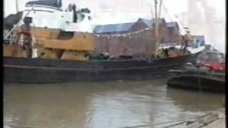 Arctic Corsair H320 being towed down the River Hull and docked [upl. by Agnesse]