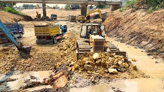 Proseccing Operation Heavy Duty Zoomloin Pushing Paving StoneExcavator Dig Deep Mud Clear out Canal [upl. by Nolie]