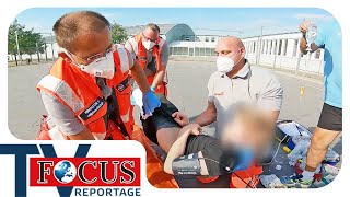 Lebensretter im Dauereinsatz Notfallsanitäter hautnah  Focus TV Reportage [upl. by Garceau]