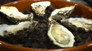 Oesters Gillardeau uit de oven met wilde spinazie [upl. by Anikal216]