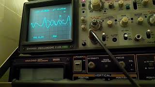 Guitar distortion pedal waveform on analogue oscilloscope [upl. by Guod806]