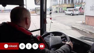 Több mint 25 percet késett a helyi járat egy elektromos roller miatt [upl. by Solhcin]