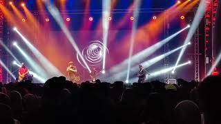 Repihan Hati  Menerobos Gelap Padi Reborn  Konser Perak 25 Tahun [upl. by Yelkreb436]