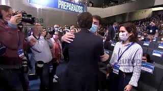 Casado y Ayuso se saludan en el Congreso del PP [upl. by Gaylor]