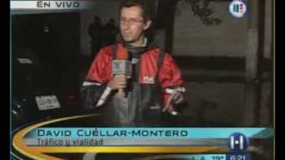 Reportero De TV Azteca Cae En Aguas Negras En Vivo [upl. by Channa]