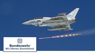 Eurofighter im Luftkampf Angriff mit Raketen  Bundeswehr [upl. by Ellerrehs44]