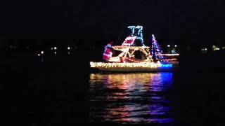 Pass a grille Christmas boat parade 2106 [upl. by Ainegue455]