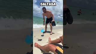 Engañaron a este HOMBRE en la PLAYA 😂🦈 [upl. by Ahsiek987]