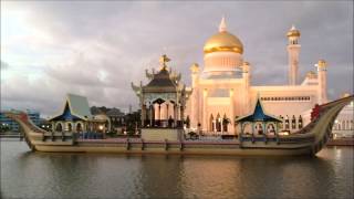 The Sultan Omar Ali Saifuddien Mosque in Bandar Brunei [upl. by Nagirrek]