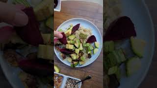 Receta Ensalada de Quinoa Remolacha Zucchini [upl. by Pentheam]