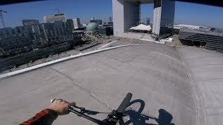 DEFI VTT Un pro rider sattaque à La Défense feat Simon Perdrix [upl. by Einalam289]