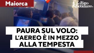 Paura sullaereo per Maiorca il volo è in mezzo alla tempesta con raffiche di vento a 130 km orari [upl. by Terrene18]