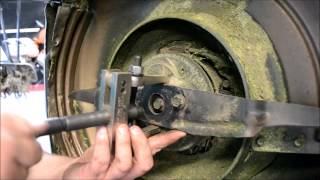 quotPART 1quot HONDA HRC216 BLADE CLUTCH REBUILD  HOW TO REMOVE A STUBBORN RUSTED ON CLUTCH COVER [upl. by Emmey]