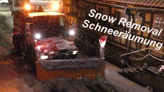 Schneeräumung MercedesBenz Unimog Schneepflug in Aktion Waldenbuch  Snow removal snow plow [upl. by Steffi550]